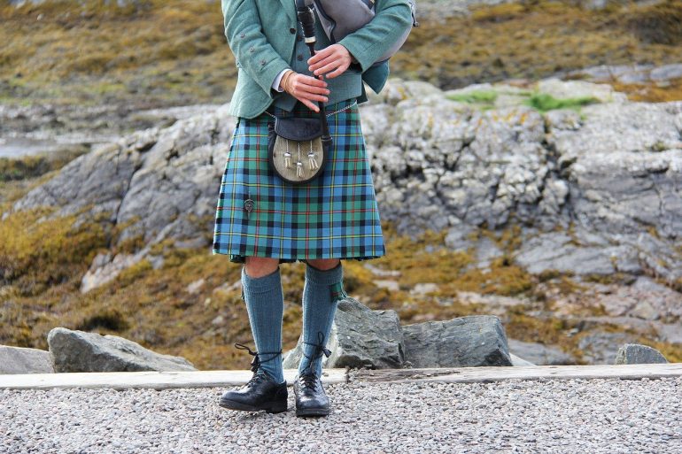 Bagpipes Kilt Highlander Scottish  - sharonang / Pixabay