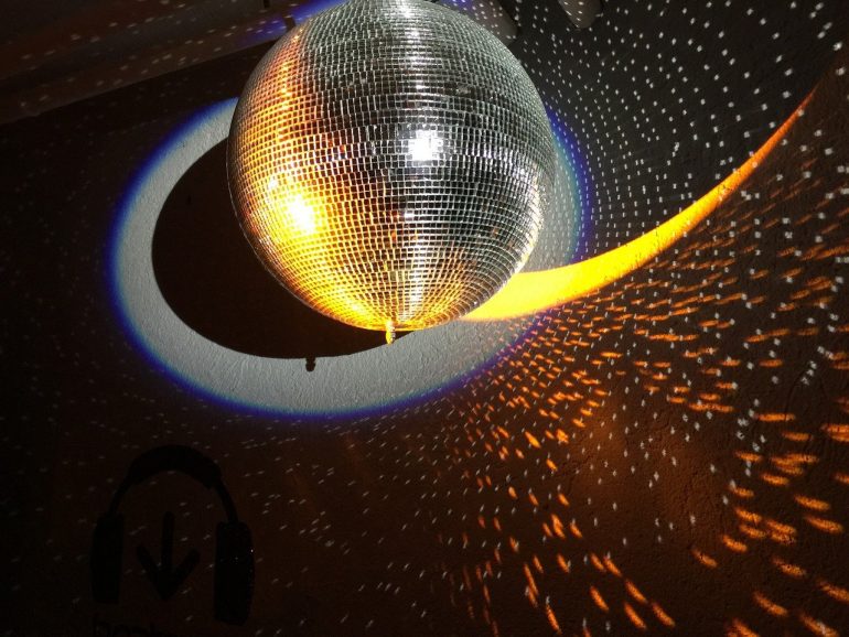 Disco Ball Disco Light Disco Ball  - searchspider / Pixabay