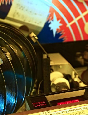 Jukebox Vinyl Records Swing  - blitzmaerker / Pixabay