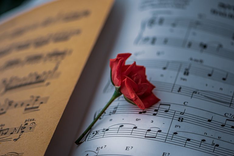 Sheet Music Red Rose Vintage  - Ri_Ya / Pixabay